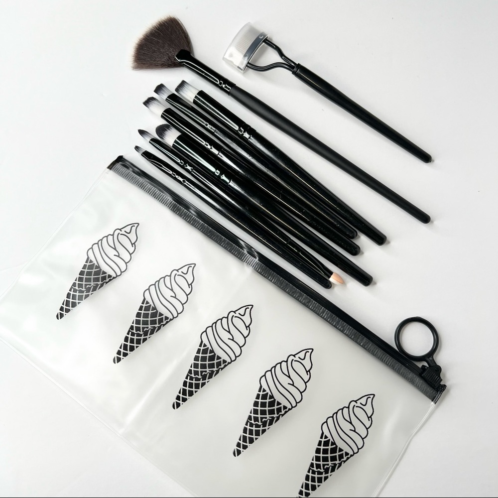 8 pc Makeup Brush Set + pouch